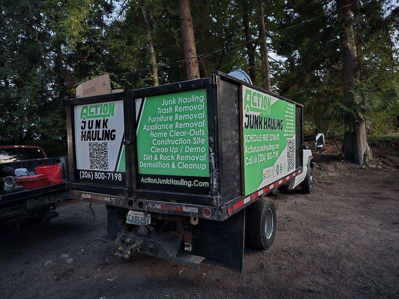 How Commercial Junk Removal Services Help Maximize Your Business Space